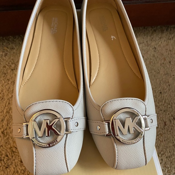 MICHAEL MICHAEL KORS
Fulton Moc Ballerina - Picture 6 of 7